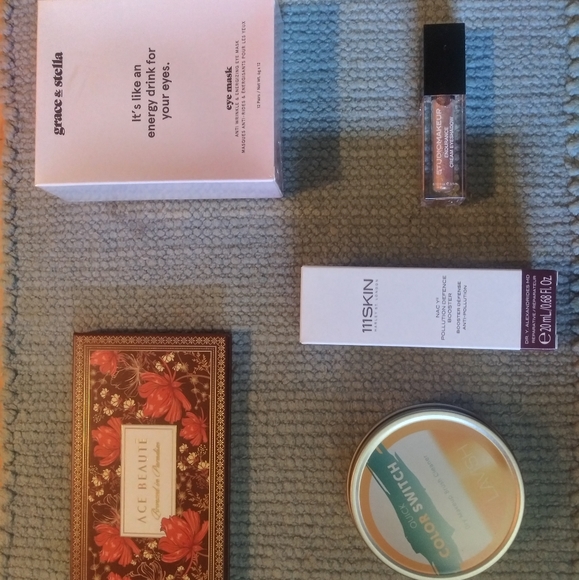 Brand New Makeup - Picture 2 of 2